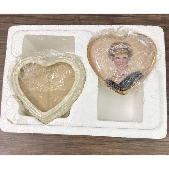 NEW In Orig. Pkg: Princess Diana Musical Heart Box "Diana, A Loving Portrait" - - Picture 7 of 8